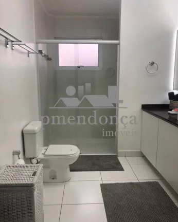 Imagem Lindo apartamento reformado em Predinho charmoso, sem elevador, em uma das ruas mais cobiçadas em P