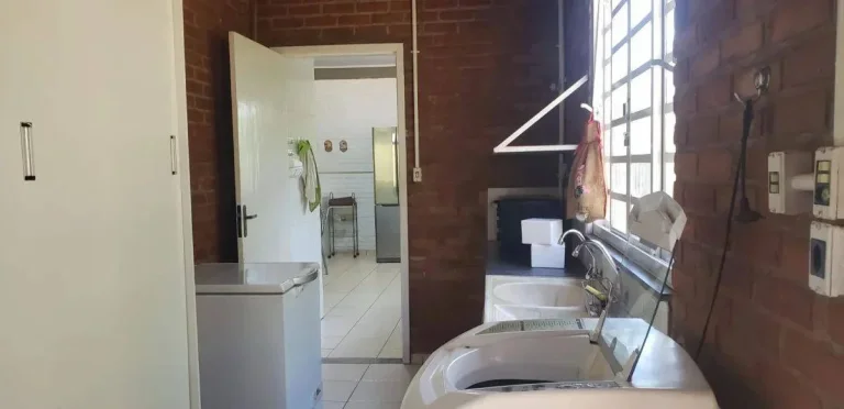 Imagem Sítio à Venda na Colônia Rodrigo Silva – Infraestrutura Completa e 5 minutos do Centro