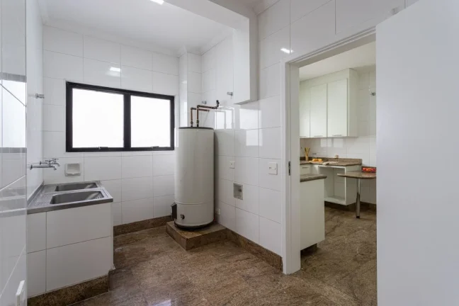 Imagem Apartamento Reformado 269M², 3Q, 3 Suítes, 2 Salas, 3 Banheiros, 4 Vagas, Varanda, Closet, Academia, Piscina, Salão de Festas, Brinquedoteca.