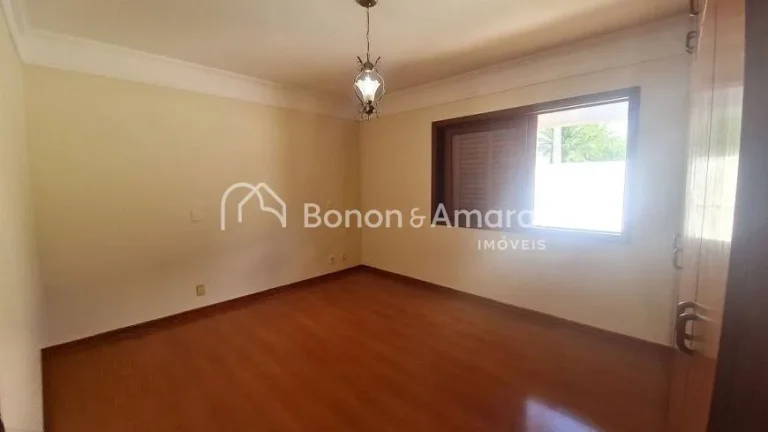 Imagem Casa em condomínio com 430 m² e 4 quartos