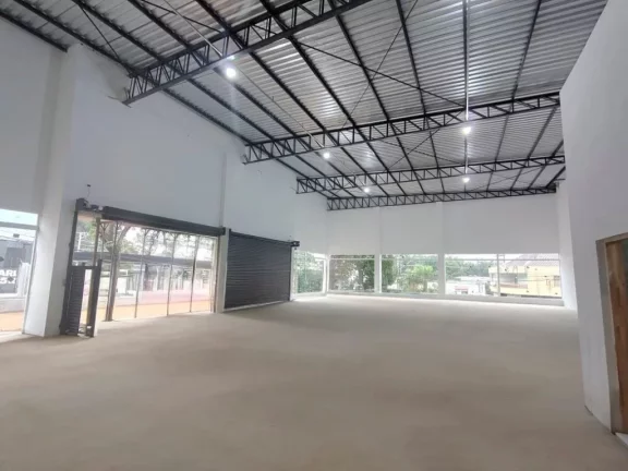 Imagem Loja comercial para locação na Vila Scarpelli, Santo André-SP: 3 banheiros, 10 vagas de garagem, 397m² de área.