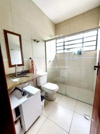 Imagem Térrea, bem localizada!
Ótimo estado, armários, muito agradável com potencial para ampliação c...