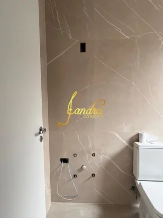 Imagem Sobrado condomínio fechado com 05 suítes e piscina beira lago