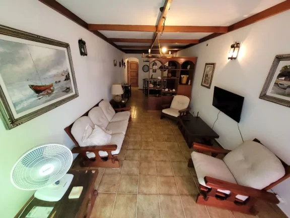Imagem PITANGUEIRAS – CALÇADÃO COM MARAVILHOSA VISTA AO MAR, AMPLO APARTAMENTO COM 100 M² ÚTEIS, 01 VAGA DE GARAGEM NO PRÉDIO, LOCALIZAÇÃO PRIVILEGIADA.