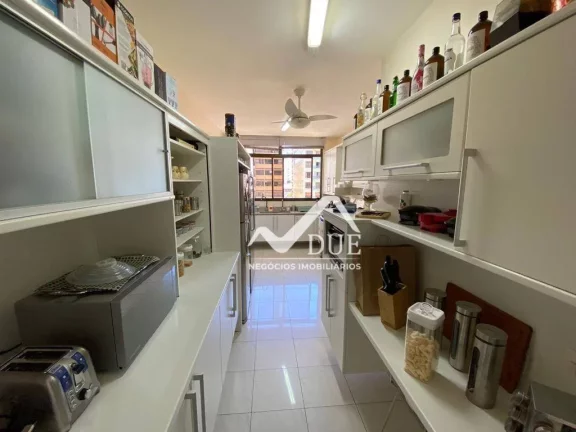 Imagem Apartamento com 3 dormitórios à venda, 263 m² por R$ 1.380.000,00 - Boqueirão - Santos/SP