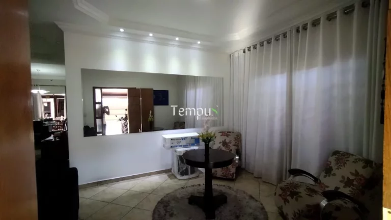 Imagem Casa Terrea, 4 quartos, piscina e churrasqueira, em Setor Bueno, Goiânia/GO