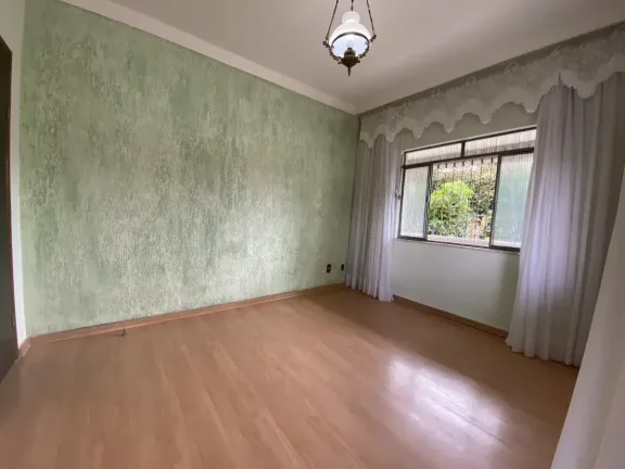 Imagem Espetacular Casa com 5 Dormitórios, Jardim Encantador e Pomar Privativo – Localização Privilegiada!