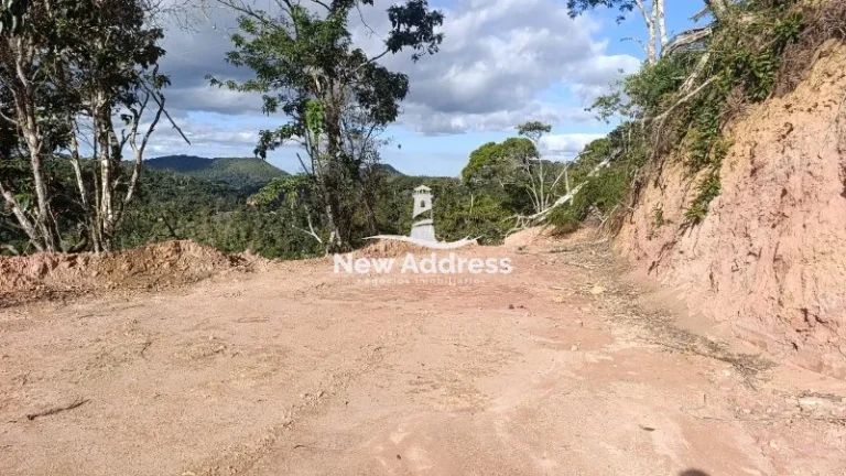 Imagem Terreno de 18 mil m² com linda vista à venda em Santa Teresa