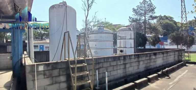 Imagem TERRENO COM GALPÕES Á VENDA - A.T. 7.430m² . AC. 2.816m² (5 galpões+adm)