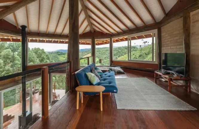 Imagem Onde a Pedra do Baú é sua Moldura Particular: Luxo e Natureza em Santo Antônio do Pinhal