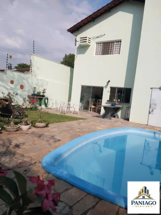 Imagem Casa aconchegante em condomínio, com 4 quartos, jardim e piscina, Cuiabá-MT