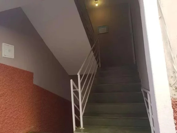 Imagem Confortável Apartamento de Três Quartos com Suíte e Garagem para Um Carro