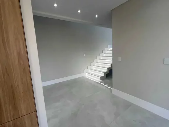 Imagem Casa de alto padrão em condomínio com 4 suítes em Camboriú/SC
