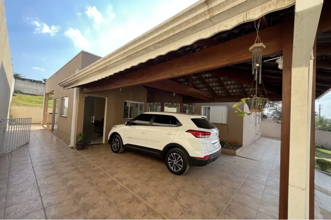 Imagem Chácara à venda em Atibaia - 700m² de terreno e 153m² de área construída