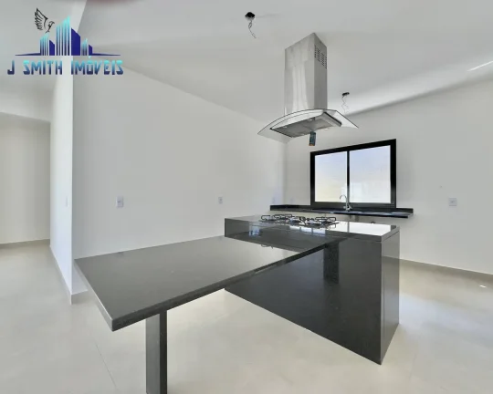 Imagem CASA TÉRREA, NOVINHA!! 245m², PISCINA. CÔMODOS GRANDES. CONDOMÍNIO FECHADO.