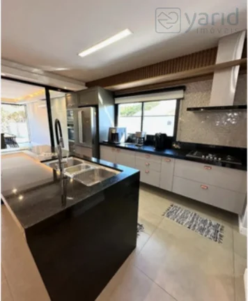 Imagem Casa à venda em Jundiaí-SP: 3 quartos, 3 suítes, 2 banheiros, 5 vagas de garagem e 800m² de área no bairro Medeiros. Confira!