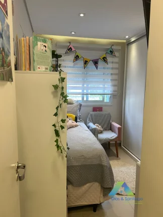 Imagem PORTEIRA FECHADA - Apto em 75m² com 2 dormitórios, 1 suíte, 1 varanda gourmet recém reformado e moderno, pronto para morar com 2 vagas de garagem fixas e cobertas..