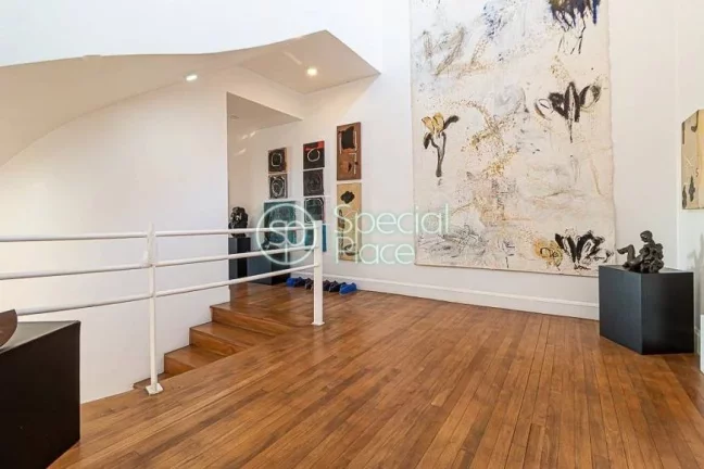 Imagem Casa em excelente localização no Jardim Guedala, direcionada para um lindo jardim com piscina em d...