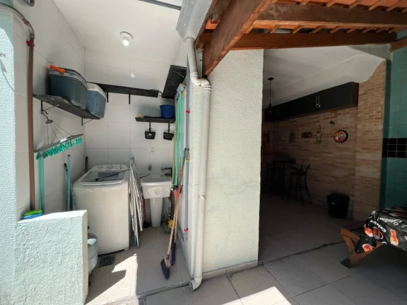 Imagem Casa para Venda em Praia Grande, Caiçara, 3 dormitórios, 1 suíte, 1 banheiro, 2 vagas