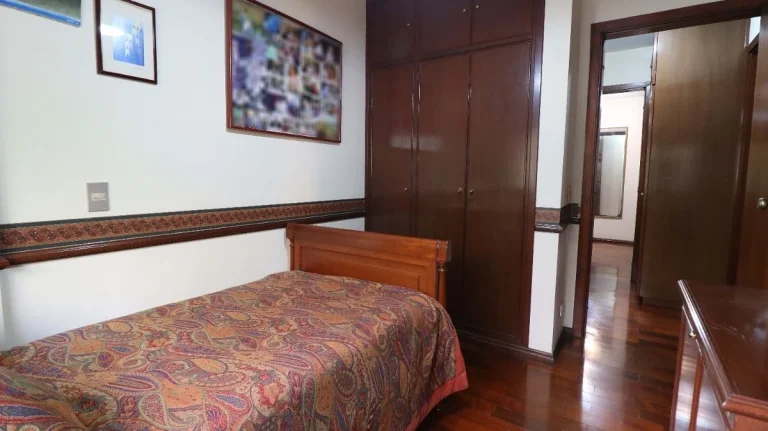 Imagem Apartamento 200M², 3Q, 3 Suítes, 5 Banheiros, 3 Vagas, Varanda, Piscina, Closet, Despensa, Dependência Completa de Serviço, Depósito, Armários.