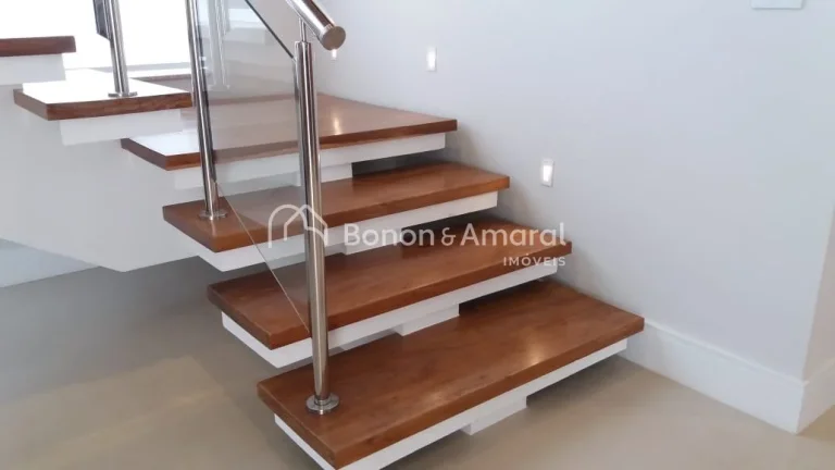 Imagem Casa à venda em condomínio na região do Alphaville, com 4 suítes (1 térrea).

Empreendimento im...
