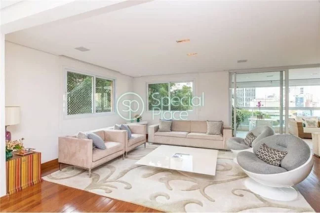 Imagem Apartamento impecável. São 26m² de área privativa, 4 dormitórios ( 3 suítes) e 5 vagas na gara...