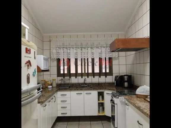 Imagem Linda casa térrea à venda com localização privilegiada no bairro Baeta Neves, São Bernardo do Campo com 2 dormitórios, 3 WC, 3 vagas, 176m².