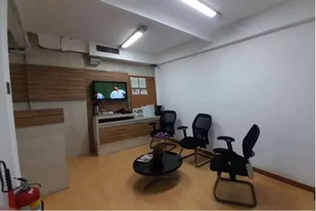 Imagem 3 lojas em Galeria próximo ao metro Copacabana, com total de 83m²