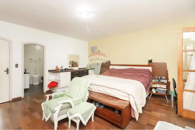 Imagem Raridade no coração da Cidade São Francisco – Sobrado espaçoso com 4 dormitórios (2 suítes)