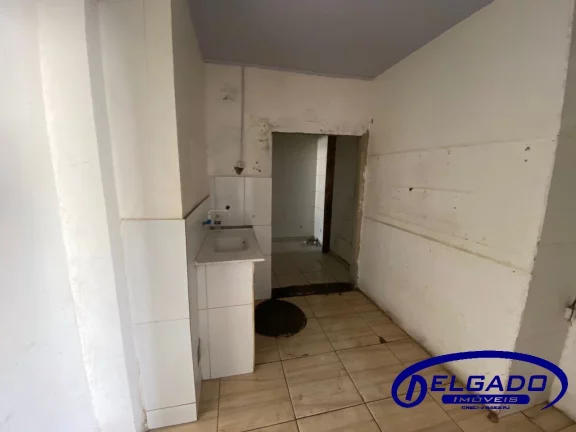 Imagem DELGADO aluga LOJA COMERCIAL no Centro de Itaborai, 160 m de área coberta e 130 m descoberta, Itaborai