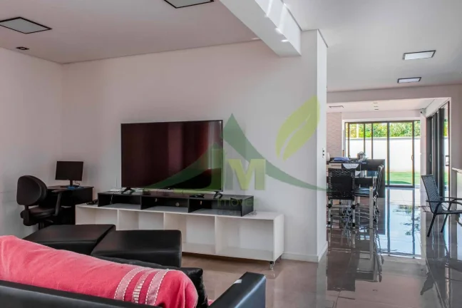 Imagem Linda Casa à Venda em Condomínio Fechado em Atibaia