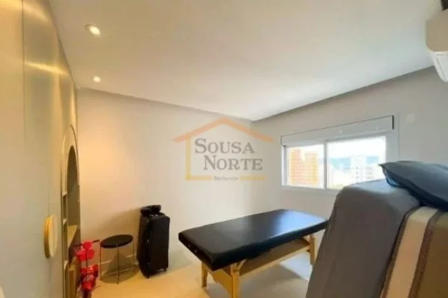 Imagem Apartamento alto padrão, com 263m² de área privativa e 2.303m² de área total. O imóvel conta c...