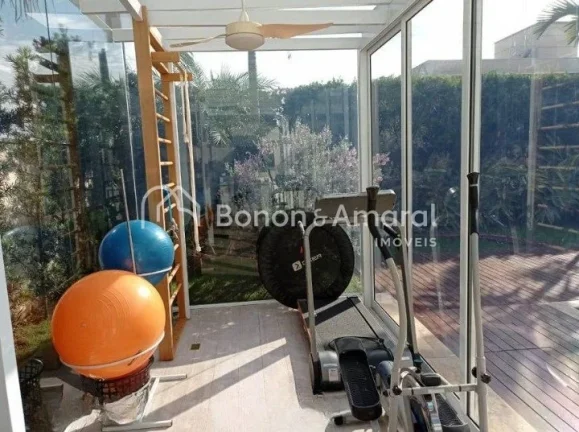 Imagem Linda e espaçosa casa com 308 m² de área construída. A residência possui 4 quartos (todos com a...