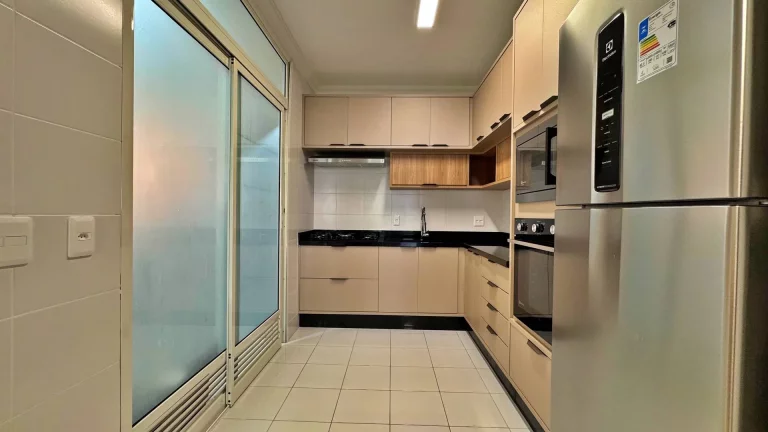 Imagem Apartamento decorado á venda na Riviera com vista para mar