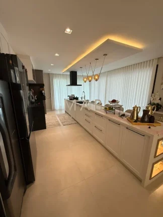 Imagem Imponente Casa de Luxo em Condomínio nos Ingleses, Florianópolis-SC: 5 quartos, 3 suítes, 3 salas, 5 banheiros, 424m² de área.