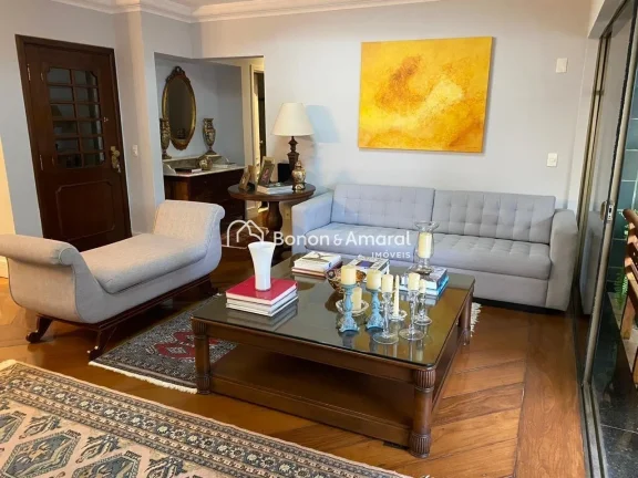 Imagem Lindo e espaçoso apartamento com 218m² de área. Recém reformado, possui 4 dormitórios, sendo 2 ...