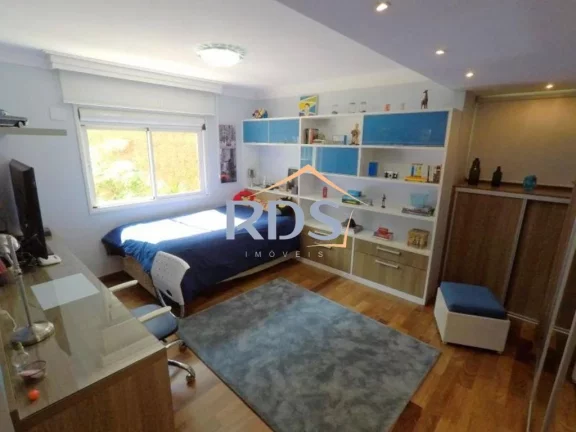 Imagem Vende um luxuoso e confortável apartamento Garden duplex com 540m² de área útil, no piso superior tem 3 suítes