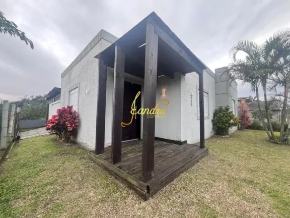 Imagem Casa de esquina, com dois dormitórios semi mobiliada