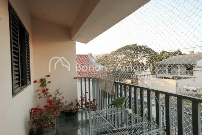Imagem Imóvel amplo à venda com 4 quartos, sendo 3 suítes, e 5 banheiros no total. Este imóvel está be...