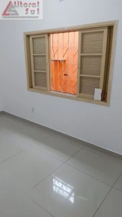 Imagem Casa à venda em Praia Grande-SP, bairro Ocian: 2 quartos, 1 sala, 1 banheiro, 2 vagas, 150m². Imperdível oportunidade!