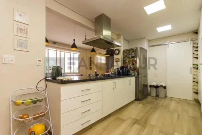Imagem Apartamento de luxo à venda em São Paulo-SP, Jardim Europa: 3 quartos, 1 suíte, 3 salas, 4 banheiros, 3 vagas, 142m². Venha conferir!