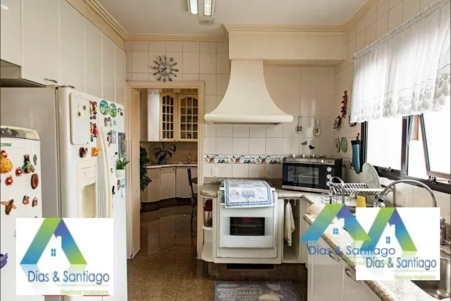 Imagem Apartamento alto padrão em 230m² sendo uma unidade por andar com 4 suítes, 4 vagas de garagem em localização privilegiada a 650mts Metrô Chácara Klabin