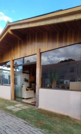 Imagem Casa com sala comercial Bairro Canadá área construída 230,00m² e terreno com 715,00m²