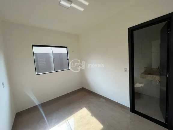 Imagem Imperdível: casa à venda em Campo Grande-MS, bairro Monte Castelo, 3 quartos, 3 suítes, 1 sala, 1 banheiro, 2 vagas, 110m².