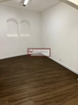 Imagem Aluno casa COMERCIAL no metrô Jabaquara. São 6 salas, Varanda, Copa, Lavandaria e 2 Banheiros, imóvel totalmente reformado com telhado novo, instalação elétrica nova, está impecável. Sua locação é ideal para clínicas médicas, escritórios de advocacia, cor