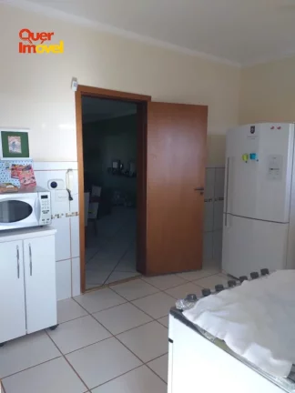 Imagem Casa para locação no Parque dos Lagos em Ribeirão Preto-SP: 3 quartos, 1 suíte, 2 salas, 3 banheiros, 1 vaga, 354m² de área.