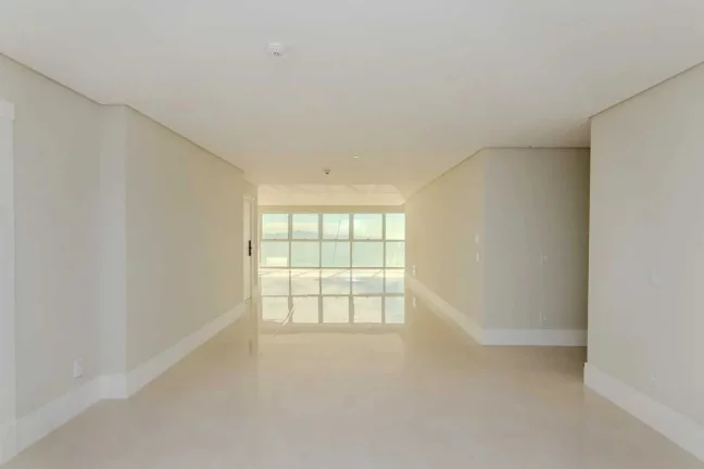 Imagem Apartamento com 3 suítes e 3 vagas de garagem em Balneário Camboriú