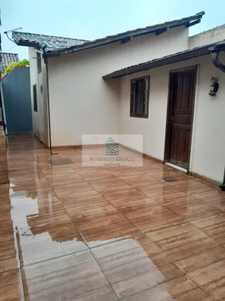 Imagem Imperdível Casa à Venda em Itaipu, Niterói-RJ: 2 Quartos, 1 Suíte, 1 Sala, 3 Banheiros, 5 Vagas e 90m² de Área!