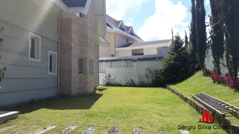 Imagem Casa com 05 Suítes à Venda, em Condomínio Fechado em Campos do Jordão SP.