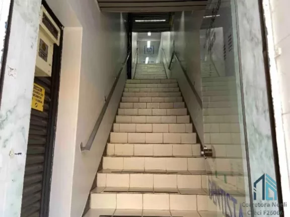 Imagem Prédio de esquina a venda, ótimo para investidores, no centro de Curitiba PR